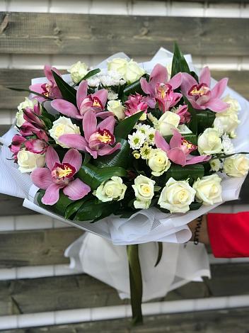 Букет цветов из: Розы и Хризантемы в Сланцах