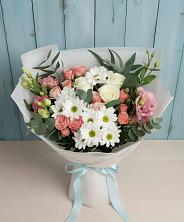 Букет цветов из:  Розы, Лизиантусы и Хризантемы в Сланцах