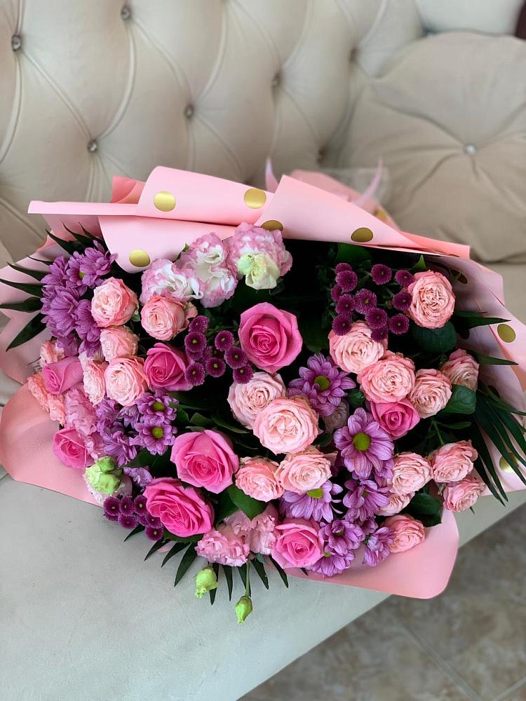 Букет цветов из: Хризантемы, Розы и Лизиантусы в Сланцах