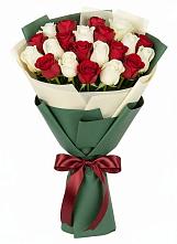 Букет Микс из красных и белых роз #REPLACE_PRED# Сланцах