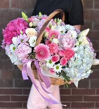 Композиция солнечный день в Сланцах Цветочная композиция из Розы, Хризантемы, Пионы и Лизиантусы в корзине в Сланцах