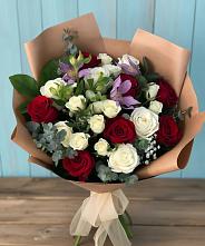 Букет цветов из:  Розы и Альстромерии #REPLACE_PRED# Сланцах