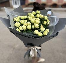 Букет Белые кустовые розы Солинеро в Сланцах