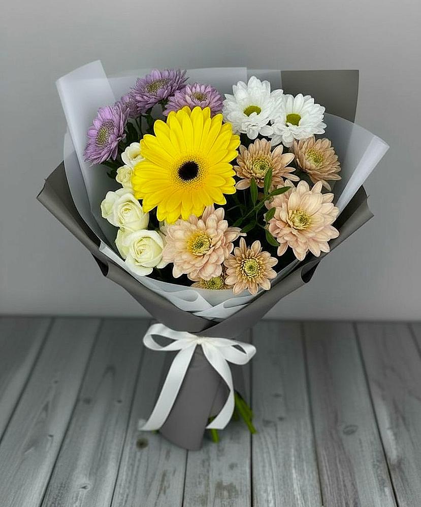 Букет цветов из: Розы, Герберы и Хризантемы в Сланцах