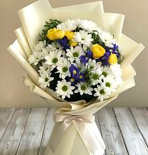 Букет цветов из:  Ирисы, Хризантемы и Розы в Сланцах