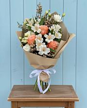 Букет цветов из:  Альстромерии, Лизиантусы, Розы и Хризантемы #REPLACE_PRED# Сланцах