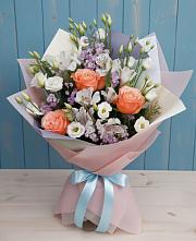 Букет цветов из:  Лизиантусы, Розы, Альстромерии и Гипсофила в Сланцах