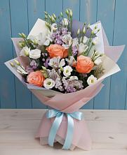 Букет цветов из:  Лизиантусы, Розы, Альстромерии и Гипсофила в Сланцах