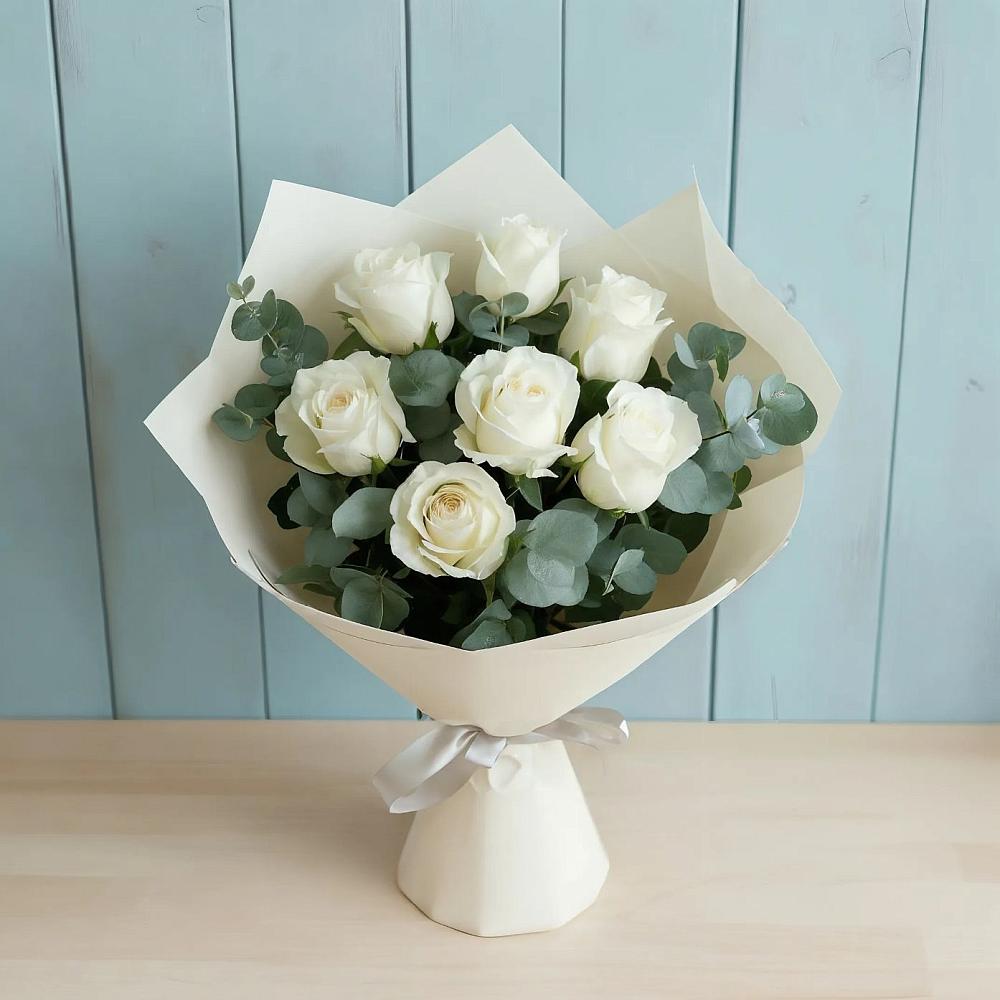 Букет Белые розы в Эвкалипте в Сланцах