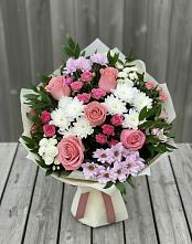 Букет цветов из:  Альстромерии, Гвоздики, Розы и Хризантемы в Сланцах