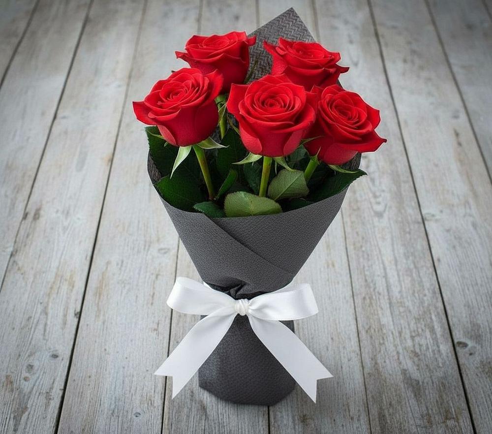 Букет 5 Красных роз Эдлесс Лав в Сланцах