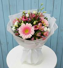 Букет цветов из:  Герберы, Альстромерии и Лизиантусы в Сланцах
