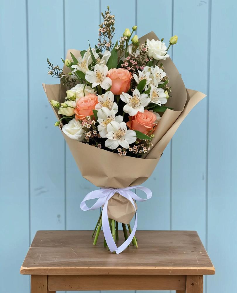 Букет цветов из: Альстромерии, Лизиантусы, Розы и Хризантемы в Сланцах